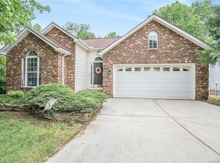 12113 Meadow Post Ln, Charlotte, NC 28269