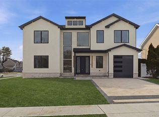 19 Arrow Lane, Hicksville, NY 11801