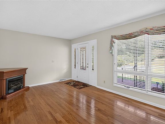 4th image of 135 Brookhaven Cir