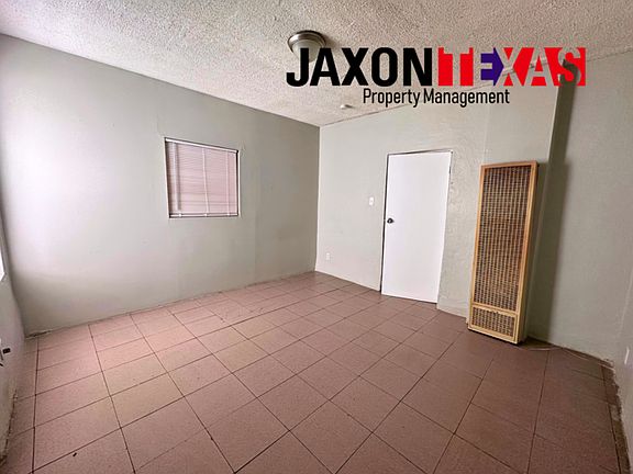 4th image of 910 S Park St