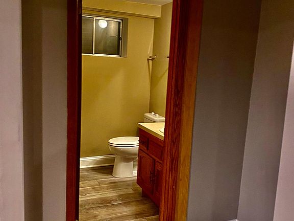 4th image of 10319 Parkside Ave #3
