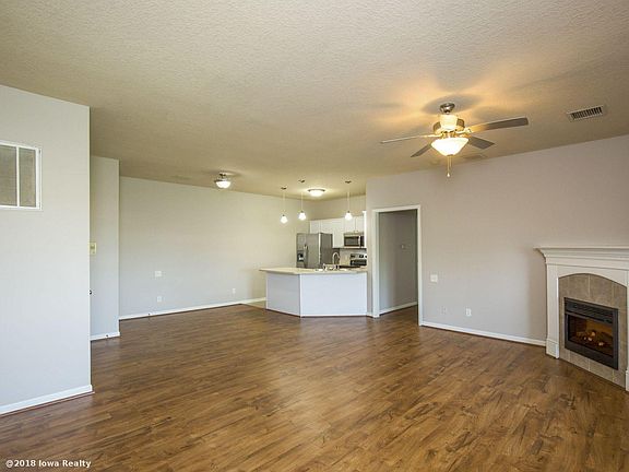 4th image of 2402 NE Oak Dr Unit 8