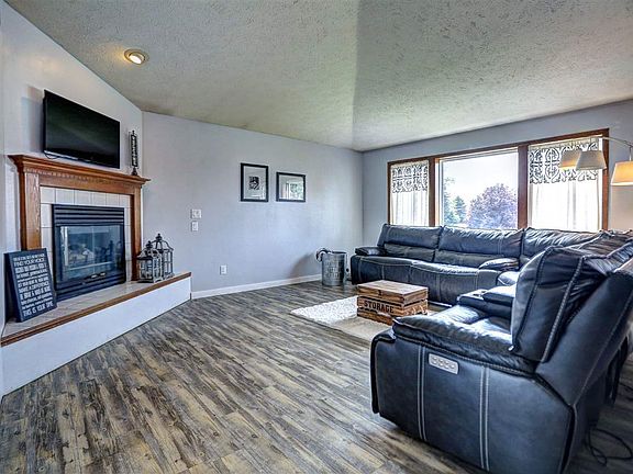 3rd image of 2323 S Timberlane Dr