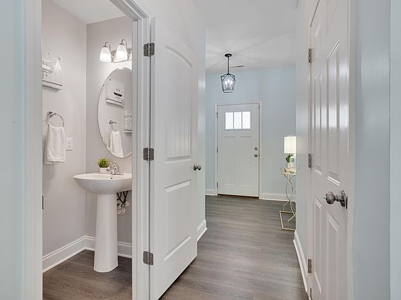 3rd image of 354 E Porthaven Way