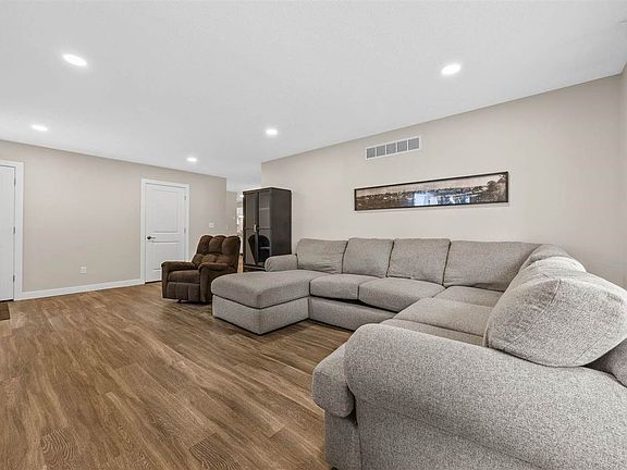 5th image of 1011 Rochester Ave