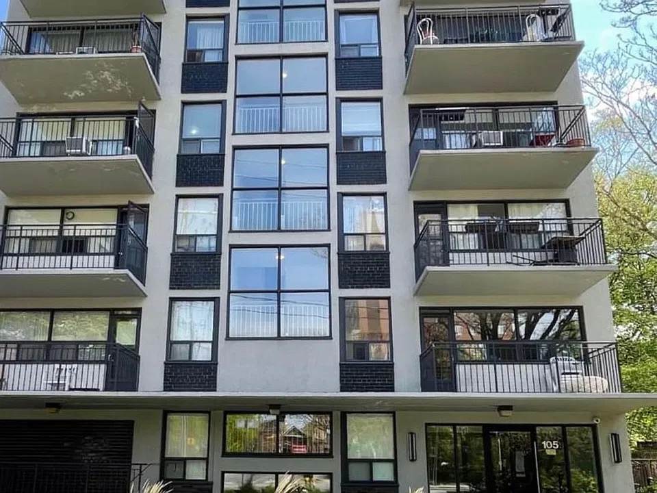 105 Raglan Ave #302