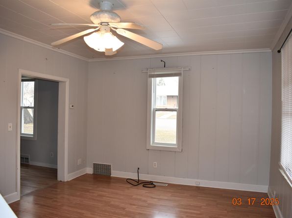 7 3rd St SE, Garrison, ND 58540
