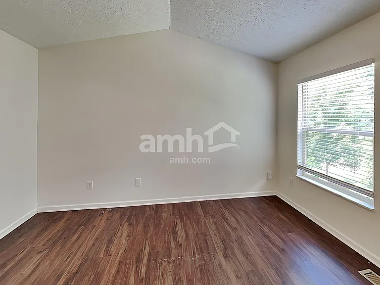640 Norfolk Sq S — Photo 8