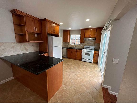 3rd image of 5166 Coco Palm Dr