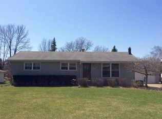 N62W23803 Hickory Dr, Sussex, WI 53089
