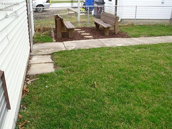 4th image of 353 Jackson St