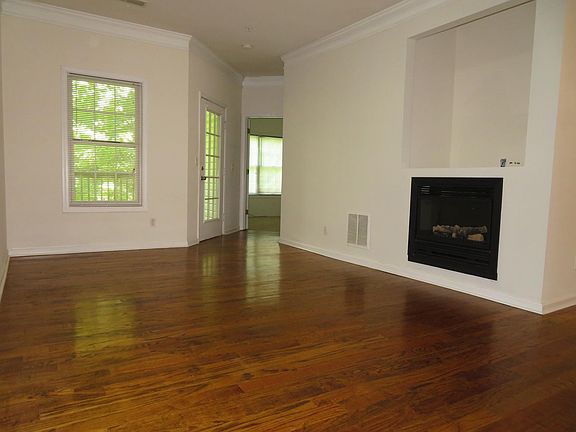 4th image of 8846 Fairview Blf