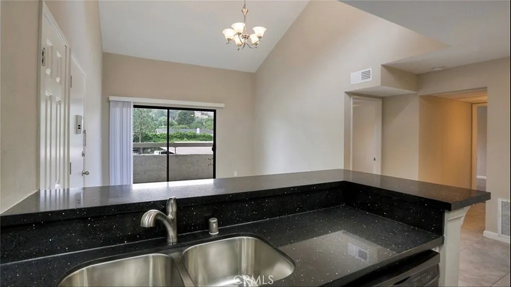 2 bed, 850 sqft, $2,695 — Photo 4