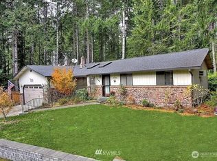 21 E Boundary Rd, Grapeview, WA 98546