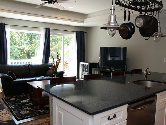 3rd image of 1022 Fairmount Ave Unit 6