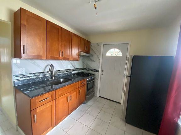 5th image of 21-10 28th Ave #1