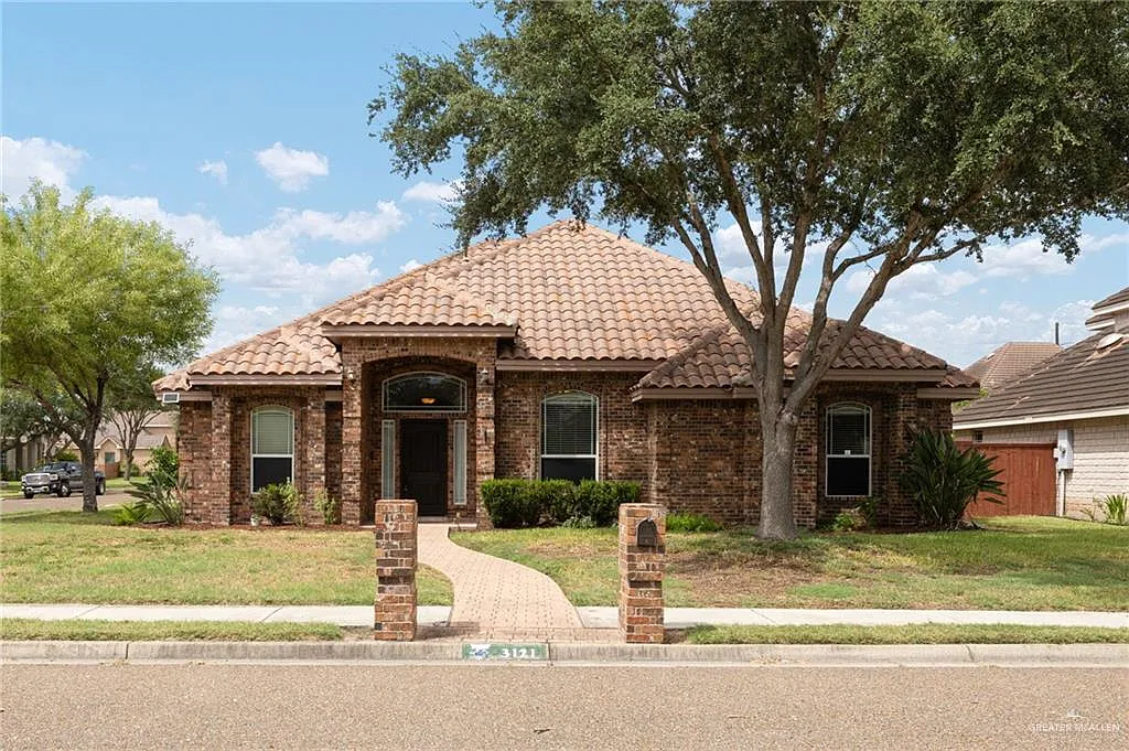 3 bed, 3.0 bath, 2170 sqft, $2,200 — Photo 3