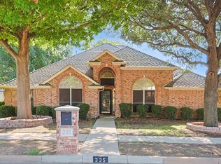335 Woodcrest Dr, Saginaw, TX 76179