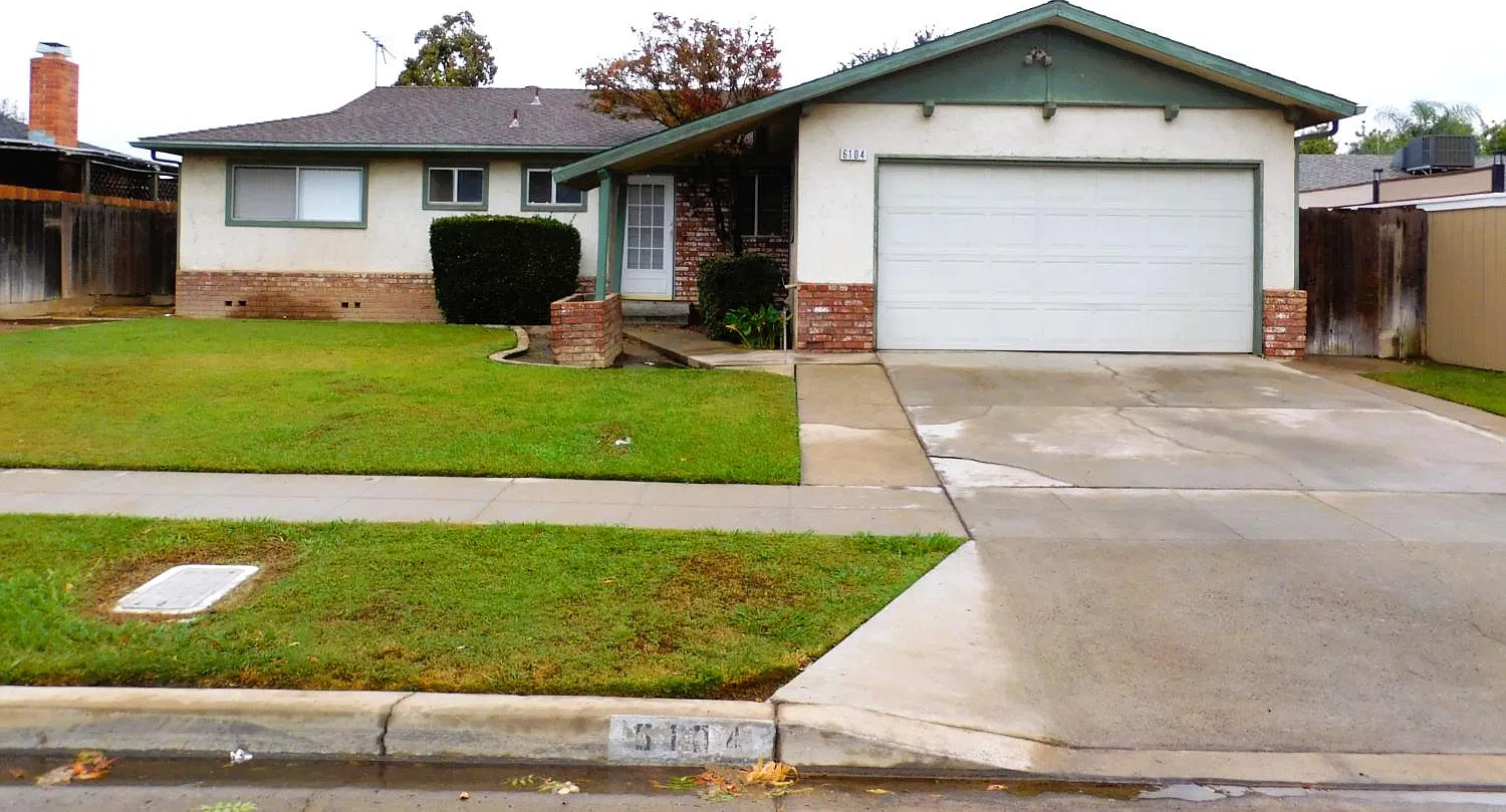 3 bed, 1219 sqft, $2,350 — Photo 1