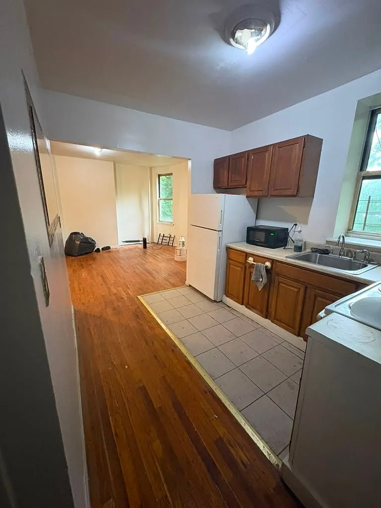 1 bed, 1.0 bath, $2,400 — Photo 2