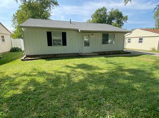1216 Dogwood Ln, Bloomington, IL