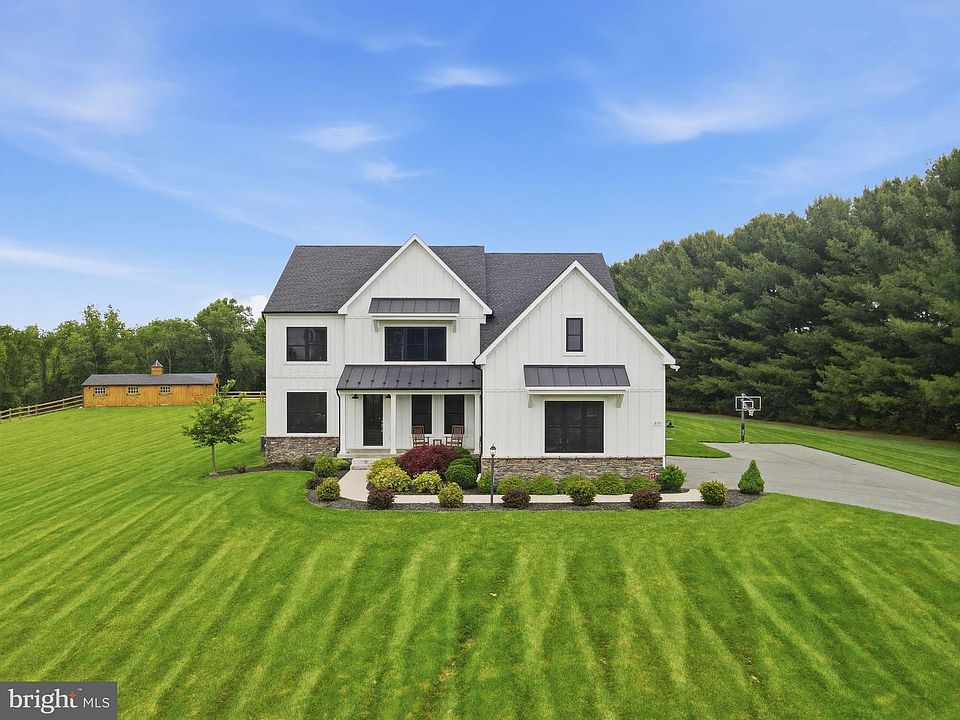 1st image of 330 Brookfield Dr