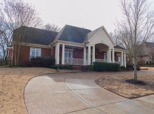 9207 Forest Island Dr S, Collierville, TN 38017
