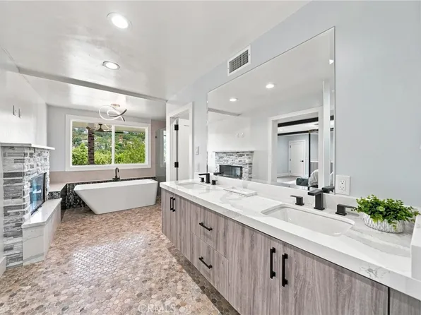 6002 Graciosa Dr, Los Angeles, CA 90068
