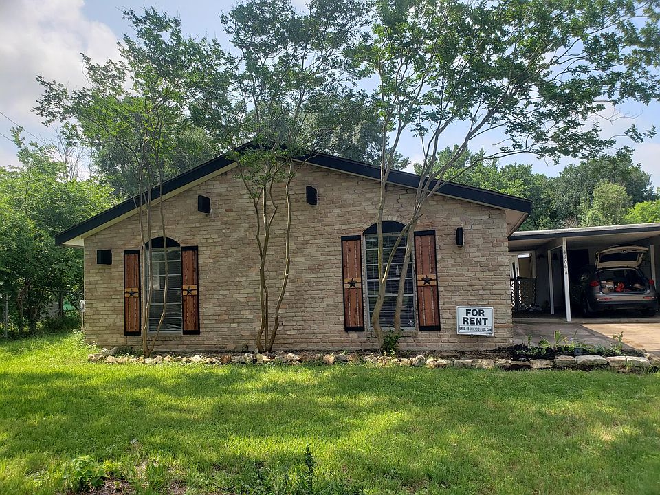 Front of house and car port.