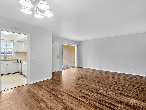 4th image of 30 Liberty Way #50-14