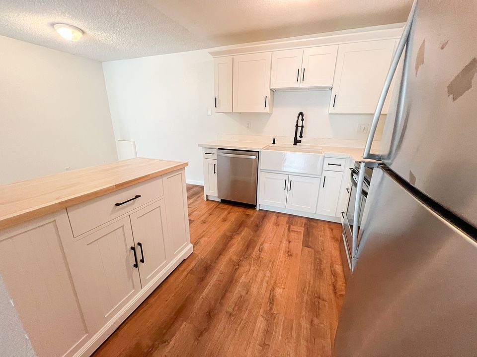 Portable kitchen island with wheels