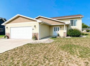 2226 Primrose Dr, Brookings, SD 57006