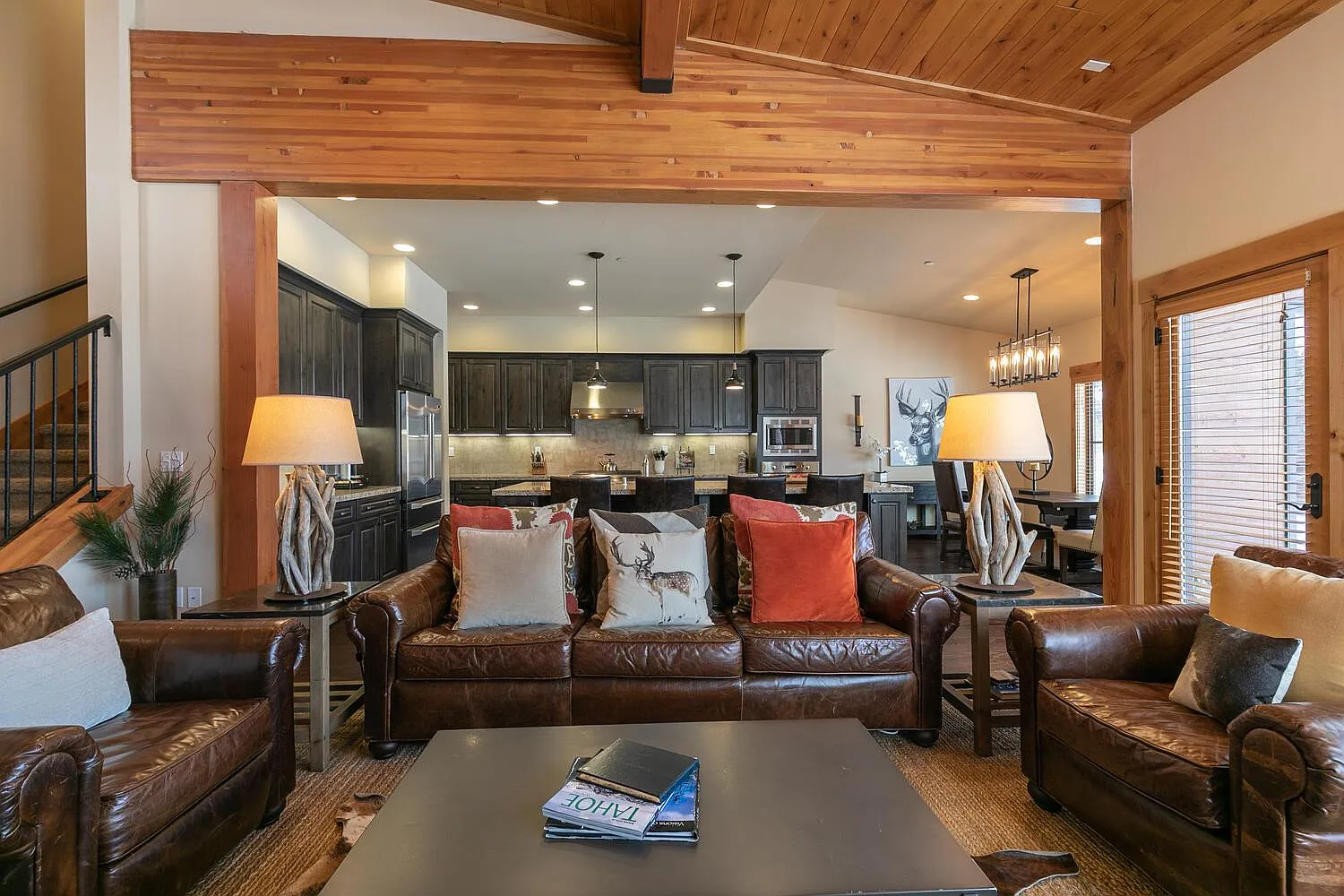 3 bed, 2.5 bath, 2000 sqft, $9,500 — Photo 2