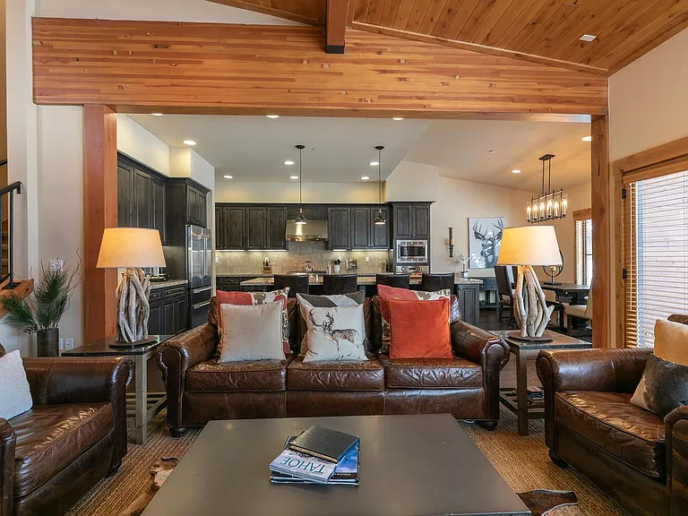 10108 Sagebrush Ct — Photo 2