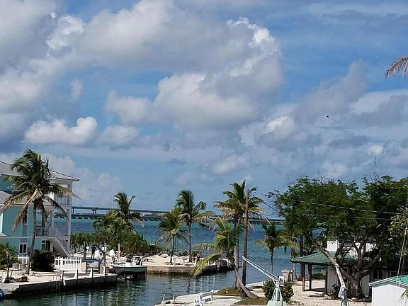 5th image of 627 E Shore Dr