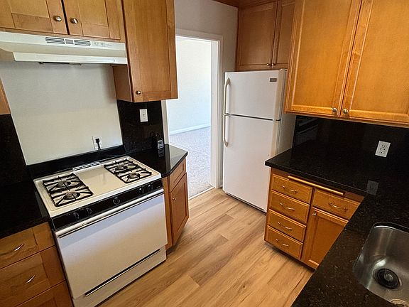 3rd image of 1031 Noel Dr APT E