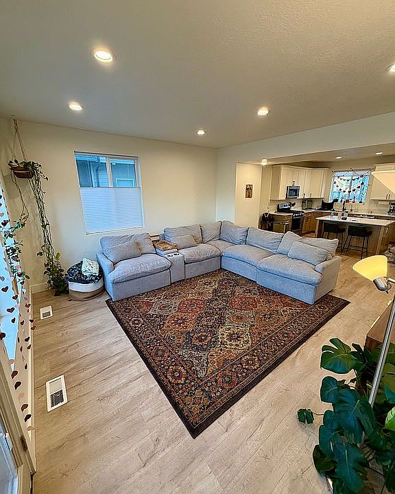 1st image of 108 W Ryker Ln