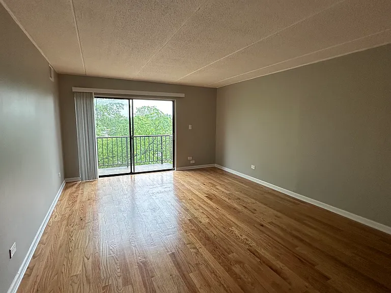 527 N Quentin Rd #409 — Photo 3