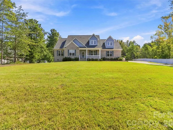418 Kingsburry Rd, Clover, SC 29710