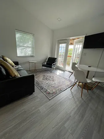 1550 Argyle Dr #4 — Photo 2
