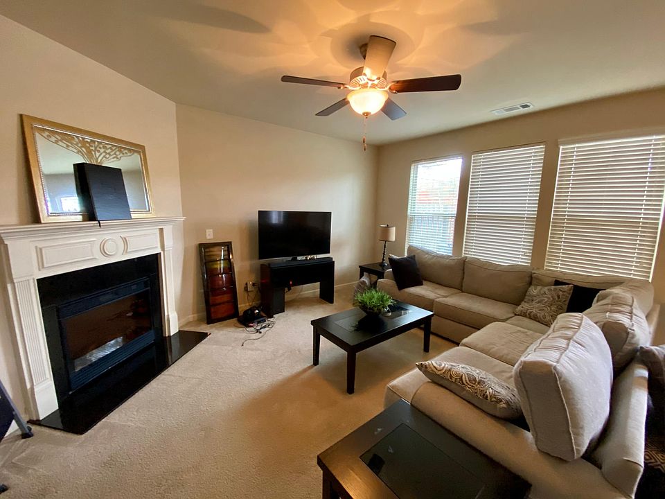 2nd image of 1517 Creek Bend Ln