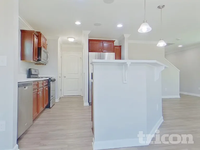 313 Fairford Rd — Photo 6