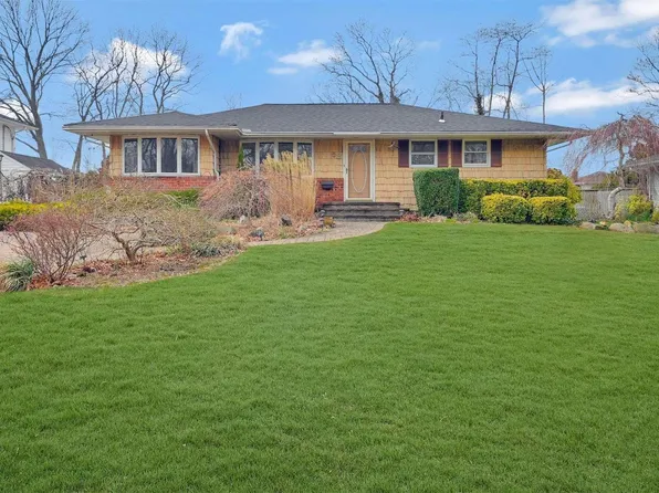 58 Overlook Drive, East Islip, NY 11730