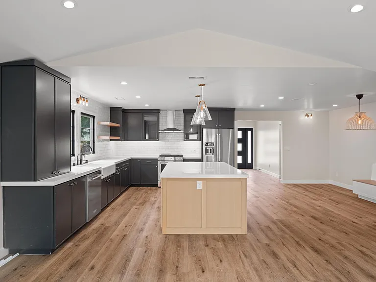 2726 Andreo Ave — Photo 5