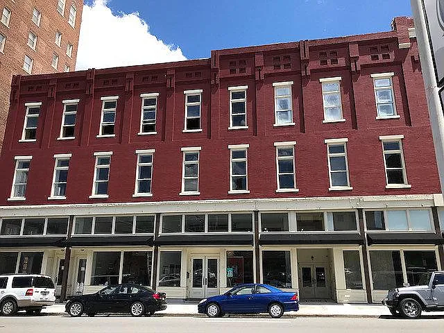 Building Photo - 524 Main St