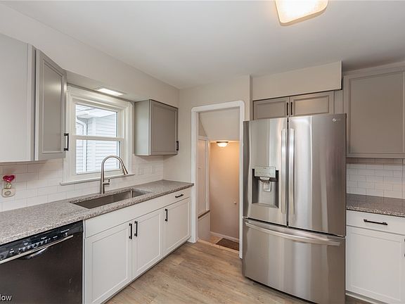 5th image of 7702 Renwood Dr