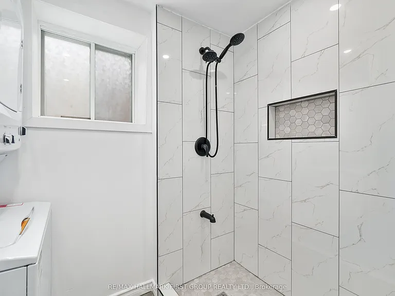 660 Mackechnie Cres #LOWER — Photo 27