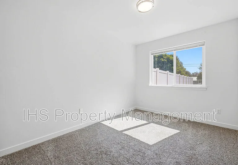714 W 13th St #A — Photo 14