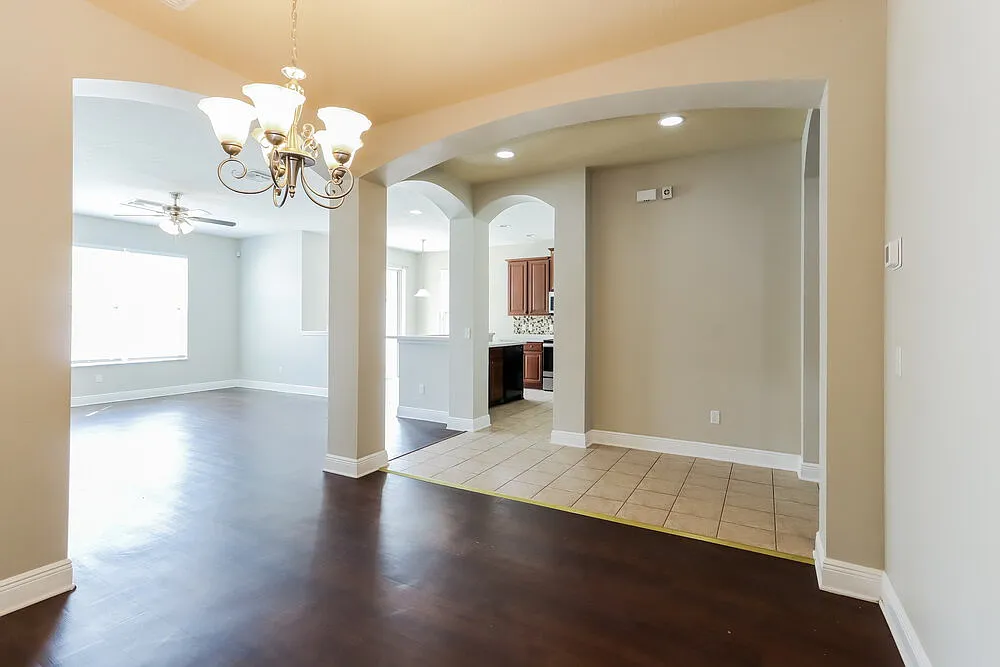 3 bed, 2.0 bath, 1738 sqft, $2,460 — Photo 4