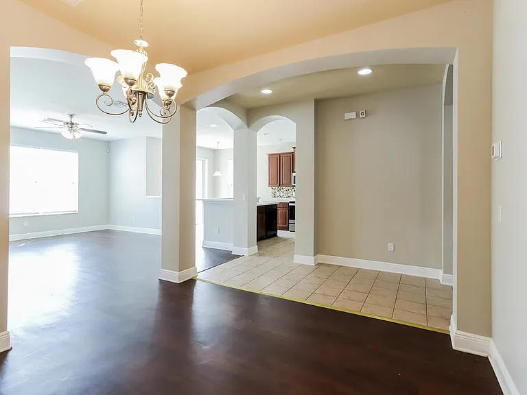 7935 Camden Woods Dr — Photo 4